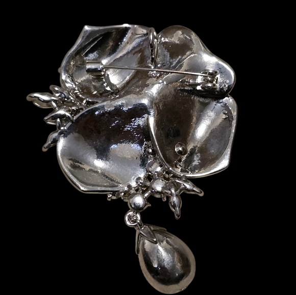 Dazzling Silver and Blue Crystal Flower Brooch - Picture 2 of 2